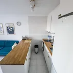 Modern 2 Bedroom With Lovely Rooftop Terrace Дения