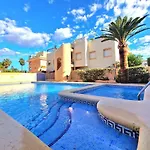 Modern 2 Bedroom With Lovely Rooftop Terrace Апартаменты *