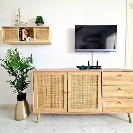 Apartment Modern 2 Bedroom With Lovely Rooftop Terrace *