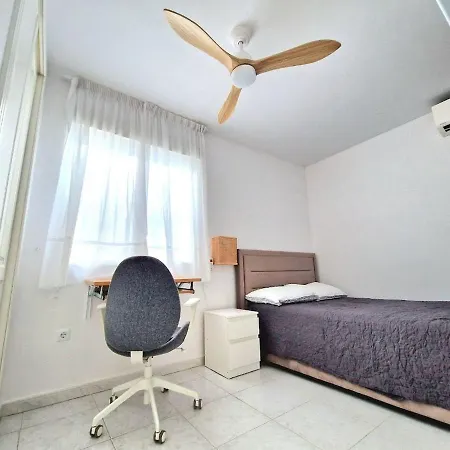 Modern 2 Bedroom With Lovely Rooftop Terrace Дения