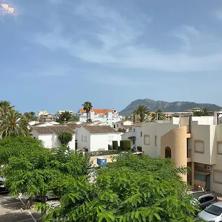 Modern 2 Bedroom With Lovely Rooftop Terrace