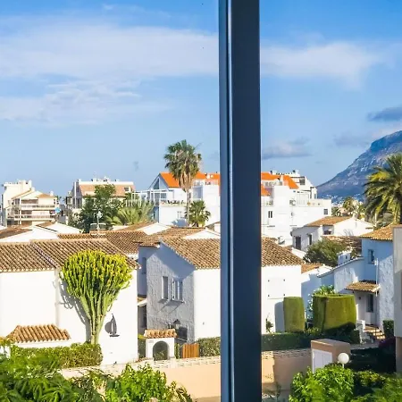 Apartment Modern 2 Bedroom With Lovely Rooftop Terrace *