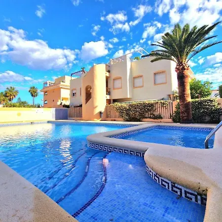 Modern 2 Bedroom With Lovely Rooftop Terrace Apartment *