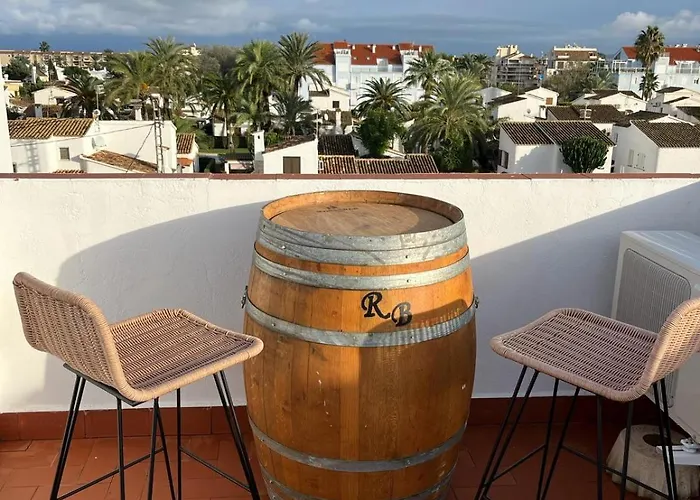 Modern 2 Bedroom With Lovely Rooftop Terrace Apartment *