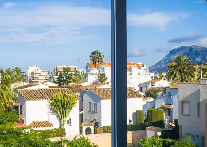 Apartment Modern 2 Bedroom With Lovely Rooftop Terrace *