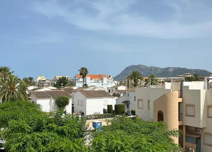 Modern 2 Bedroom With Lovely Rooftop Terrace